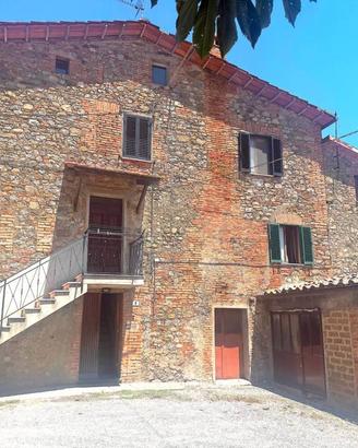 Rustico / Casale di 558 m² con 3 locali a Monteleo