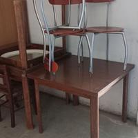 TAVOLO CON SEDIE