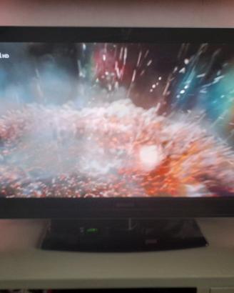 Televisore Philips con telecomandi