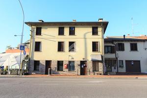 NEGOZIO A CREAZZO