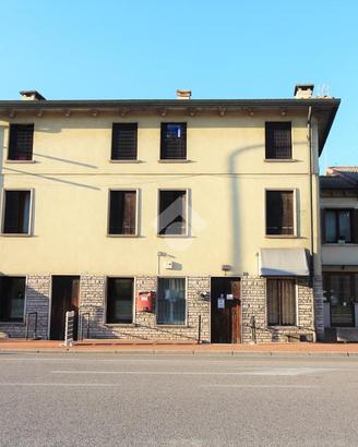 NEGOZIO A CREAZZO