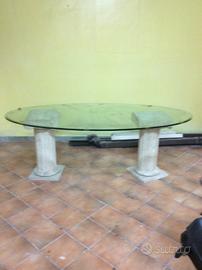 Tavolo. Ovale in vetro
