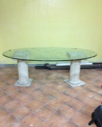 Tavolo. Ovale in vetro