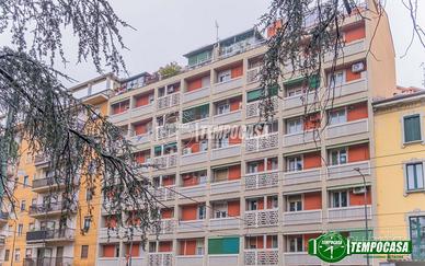 IN ZONA SERVITA 2 LOCALI CON BALCONE E CANTINA