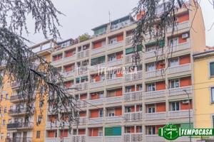 IN ZONA SERVITA 2 LOCALI CON BALCONE E CANTINA