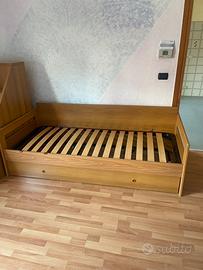 Letto con scala contenitore