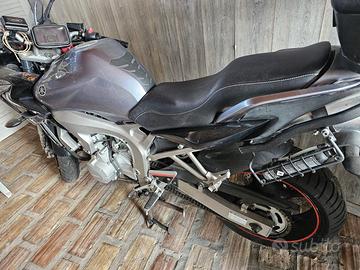Yamaha FZR 600 - 2005