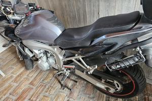 Yamaha FZR 600 - 2005