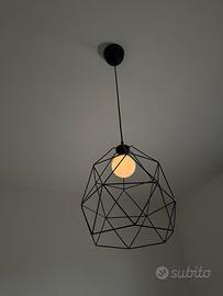 Lampadario nero completo di lampadina