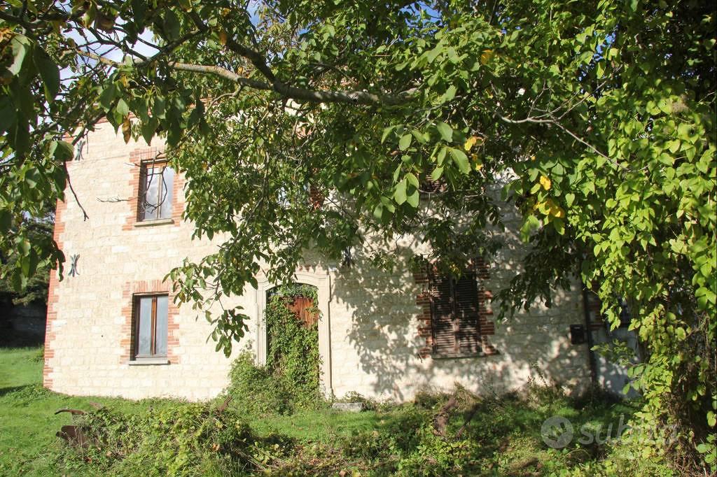 Rustico / Casale di 300 m² con più di 5 locali e b - Vista 4