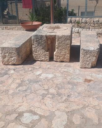 tavolo in pietra più sedute più panche in pietra