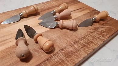 Sette coltellini a goccia per formaggio. Nuovi