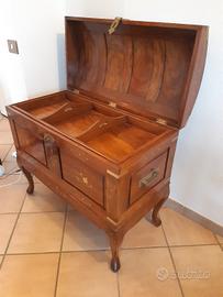 Baule etnico antico 