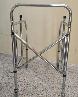Deambulatore (girello) per anziani