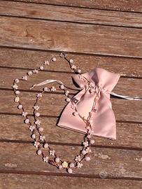 Collana artigianale uncinetto con sacchettino raso