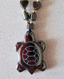 Collana in ematite con perline dorate