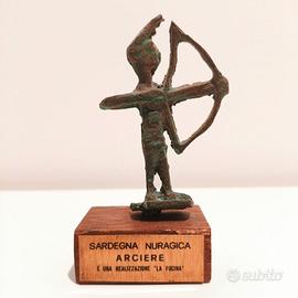 BRONZETTO SARDO NURAGICO ARCIERE BRONZO STATUINA