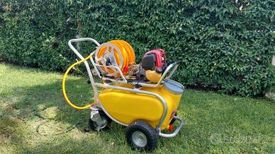 Pompa irroratrice a scoppio carrellata