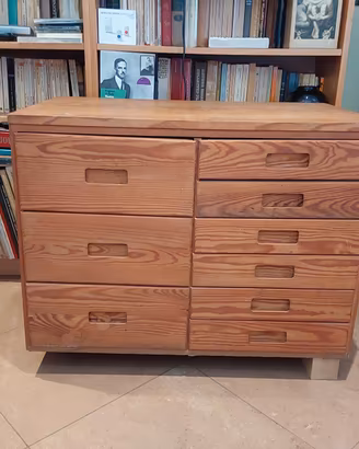 cassettiera di legno