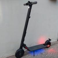 Monopattino Ninebot ES2 con frecce usato pochissim