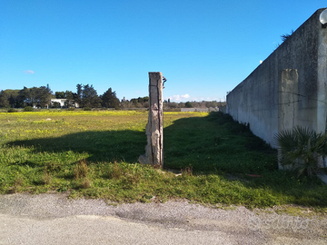 Si vende zona al mare