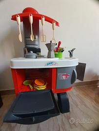 Cucina con accessori
