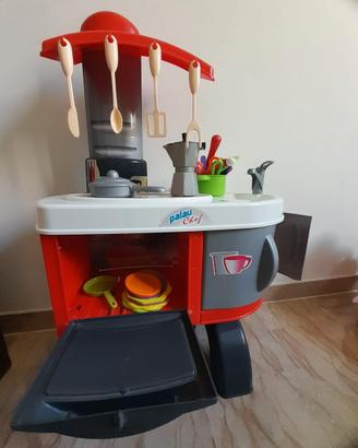 Cucina con accessori