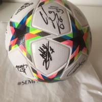 Pallone Champions L. 2022 - Autografato AC Milan