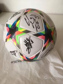 Pallone Champions L. 2022 - Autografato AC Milan
