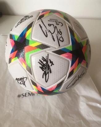 Pallone Champions L. 2022 - Autografato AC Milan