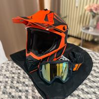 Casco moto più occhiali