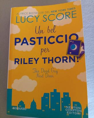 "Un bel pasticcio per Riley Thorn" di Lucy Score