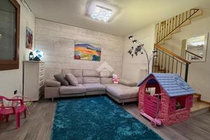 VILLA A SCHIERA A DUE CARRARE