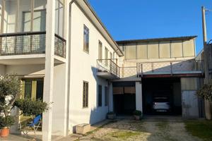 Arzergrande - Capannone con scoperto ed abitazione