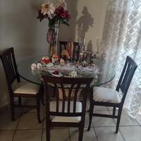 Tavolo rotondo con 4 sedie