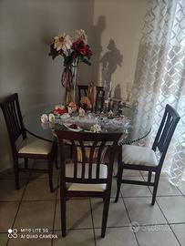 Tavolo rotondo con 4 sedie