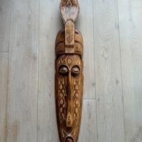 Maschera tribale in legno intagliato