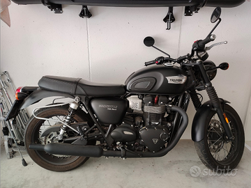 Triumph Bonneville T100 all Black