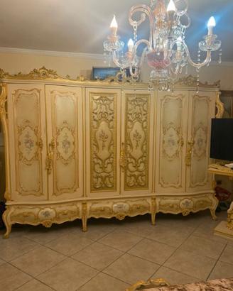 Armadi, letto, comodini, cristalliera piccola