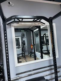 Attrezzi palestra un rack e una multipower