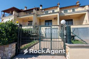 Villetta a schiera di 130 m² con 3 locali e box au