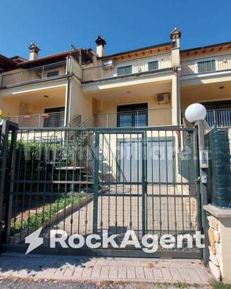 Villetta a schiera di 130 m² con 3 locali e box au