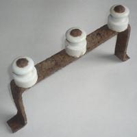 Supporto con isolatori in ceramica per trifase