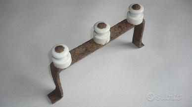 Supporto con isolatori in ceramica per trifase