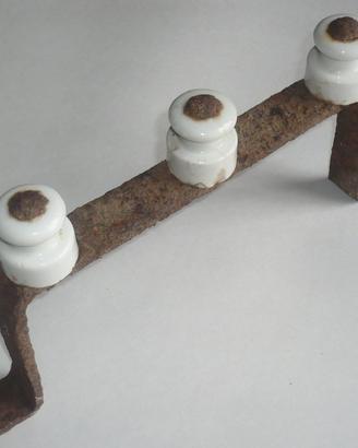 Supporto con isolatori in ceramica per trifase
