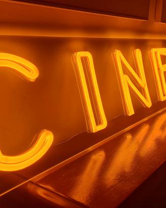 Scritta Cinema luminosa 