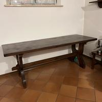 Tavolo in legno massiccio