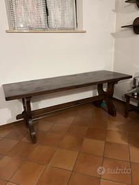 Tavolo in legno massiccio