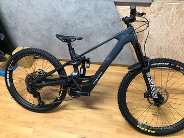 Forbidden Core 1 800Wh 