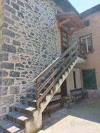 Casa su 4 livelli di cui 3 ristrutturati.